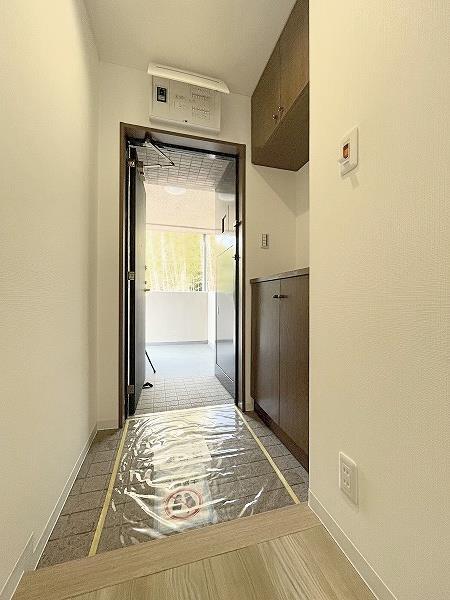 玄関　玄関内側