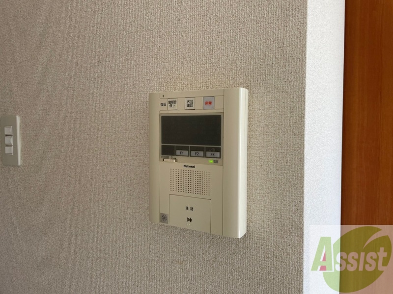 セキュリティ　モニター付インターホンです。来客者の顔が見えるので安心！