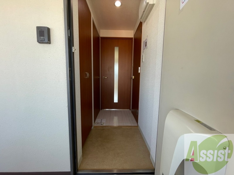 玄関　玄関の様子です。明るい印象ですね。気分もあがりそう。