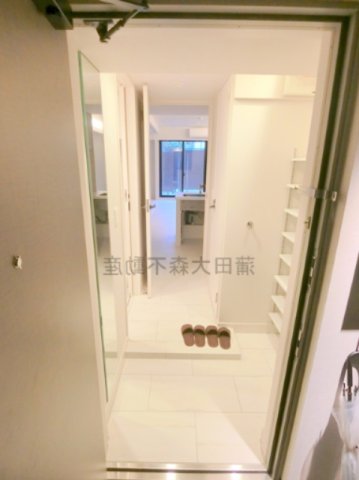 玄関　姿見鏡がうれしい玄関