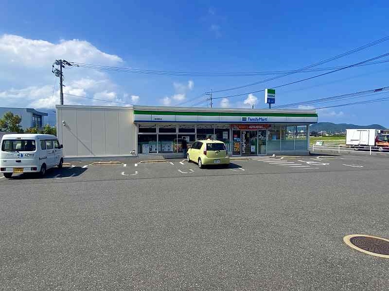 コンビニ　☆ファミリーマート上曽根新町店（コンビニ）まで420m
