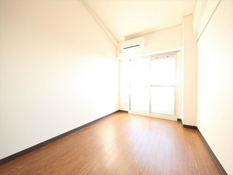 居室・リビング　洋室6.6帖　エアコン完備　南向き