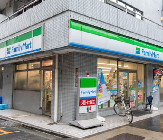 コンビニ　ファミリーマート下高井戸店（コンビニ）まで207m