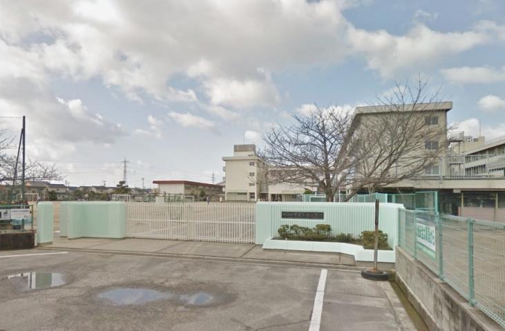 小学校　岡山市立芳泉小学校（小学校）まで1116m