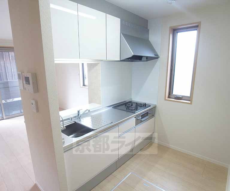 キッチン　３口ガスコンロ付きです