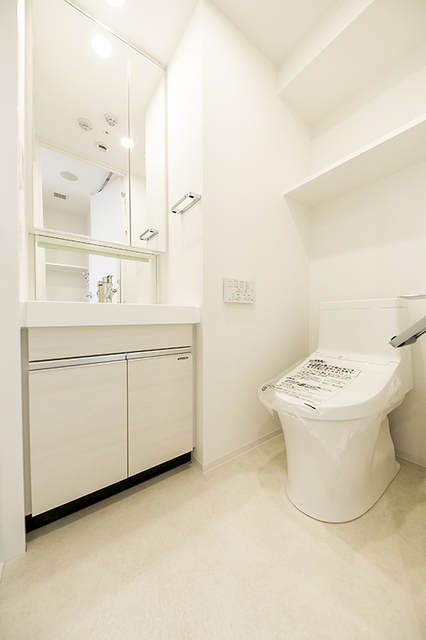 トイレ　※写真は同タイプ住戸です。