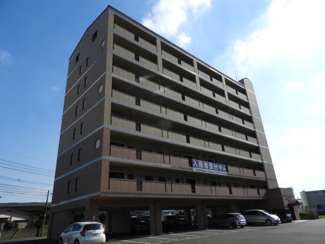 建物外観　8階建てでセキュリティもバッチリです。