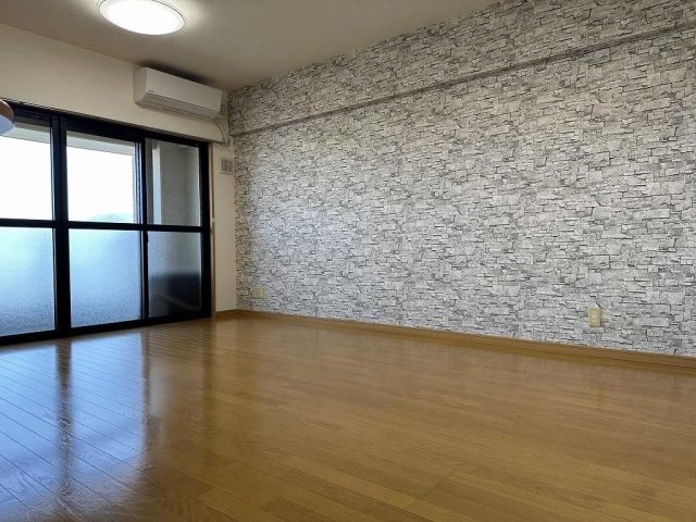 居室・リビング　外の光がしっかり入るリビング