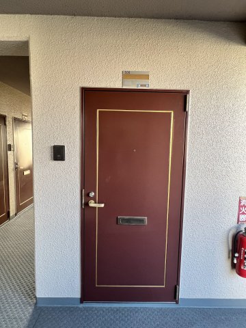 玄関　収納もある玄関です