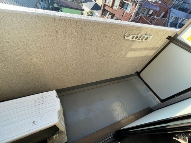 バルコニー　バルコニーからの眺めを楽しみながら食事をしませんか