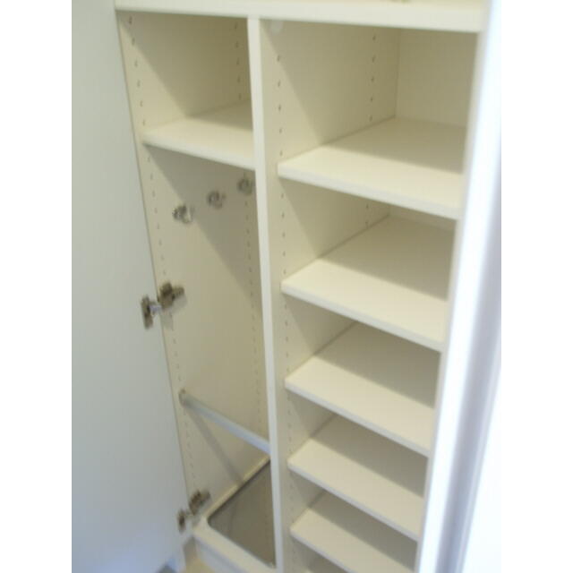 収納　シューズボックス