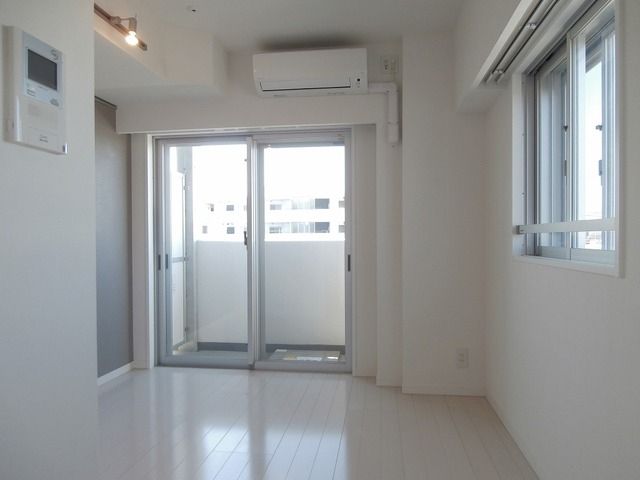 居室・リビング　２面採光の明るいお部屋