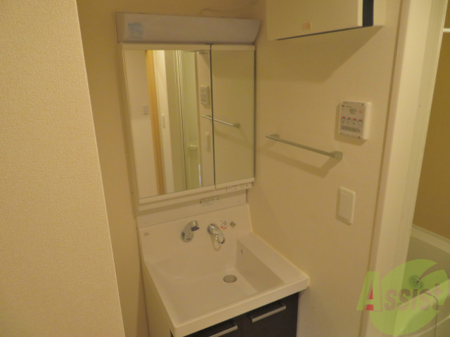 洗面設備　洗面台はオシャレなシャンプードレッサー付きですよー。