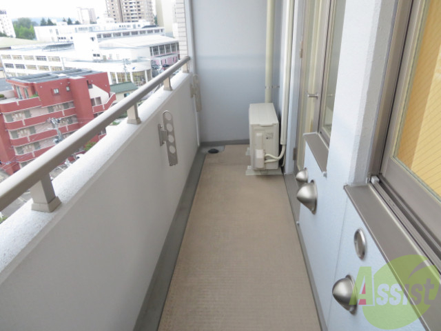 バルコニー　バルコニーが付いているので晴れたひは洗濯物も干せますね。