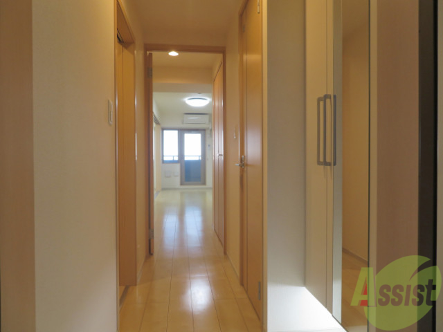 玄関　玄関脇にはシューズボックスもついて靴の収納も助かりますね。