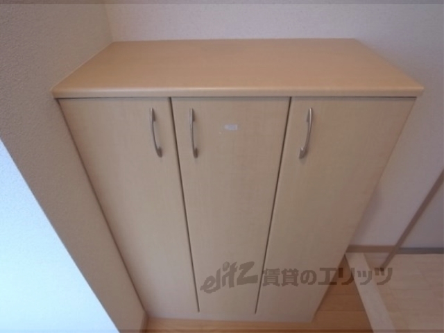 収納　ウォシュレット機能付き