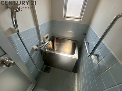 バス・シャワールーム　追い焚き機能付きで便利！