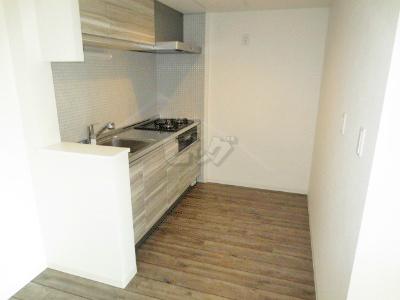 キッチン　作業台との一体感が嬉しいシステムキッチン付きです♪