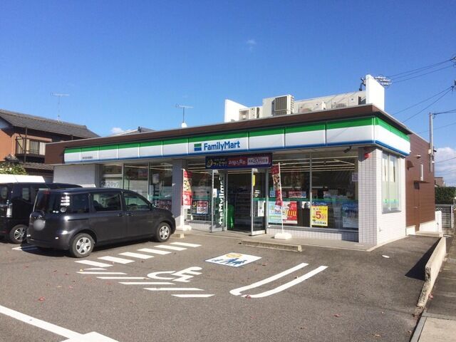 コンビニ　ファミリーマート本郷通店（コンビニ）まで251m