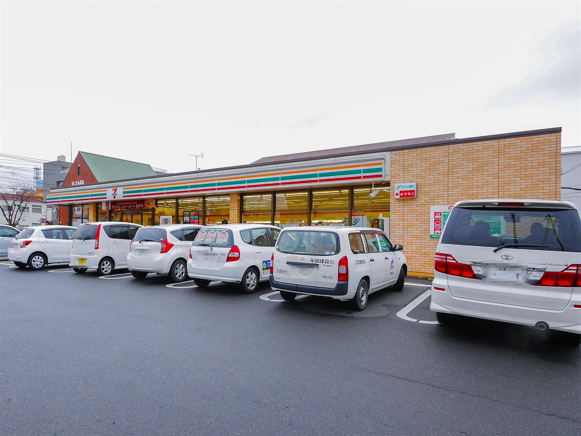 コンビニ　セブンイレブン（コンビニ）まで300m