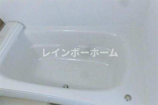 バス・シャワールーム　コンパクトで使いやすいお風呂です