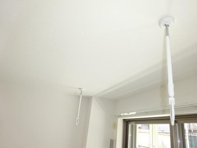 その他設備　雨の日に便利な室内物干し付き♪