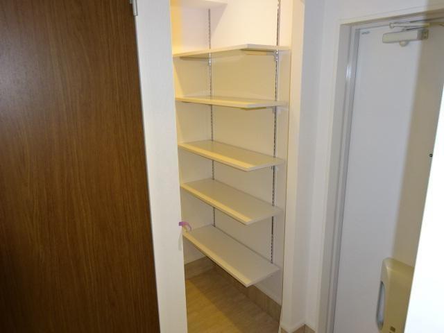 玄関　たくさん収納できるシューズインクローゼット付きの玄関♪