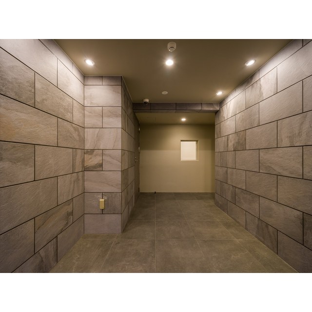 エントランス　ゆとりのあるエントランスです