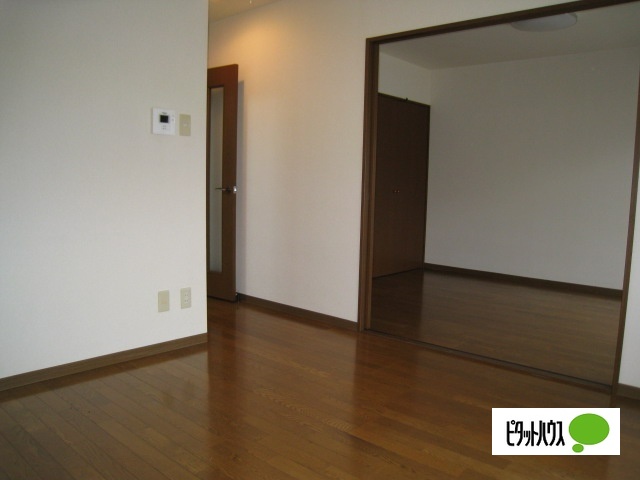 居室・リビング　※１０３号室写真