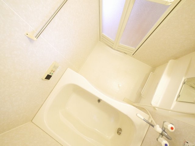 バス・シャワールーム　落ち着いた空間のお風呂です