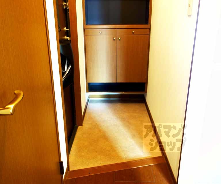 玄関　１０１号室の写真です。