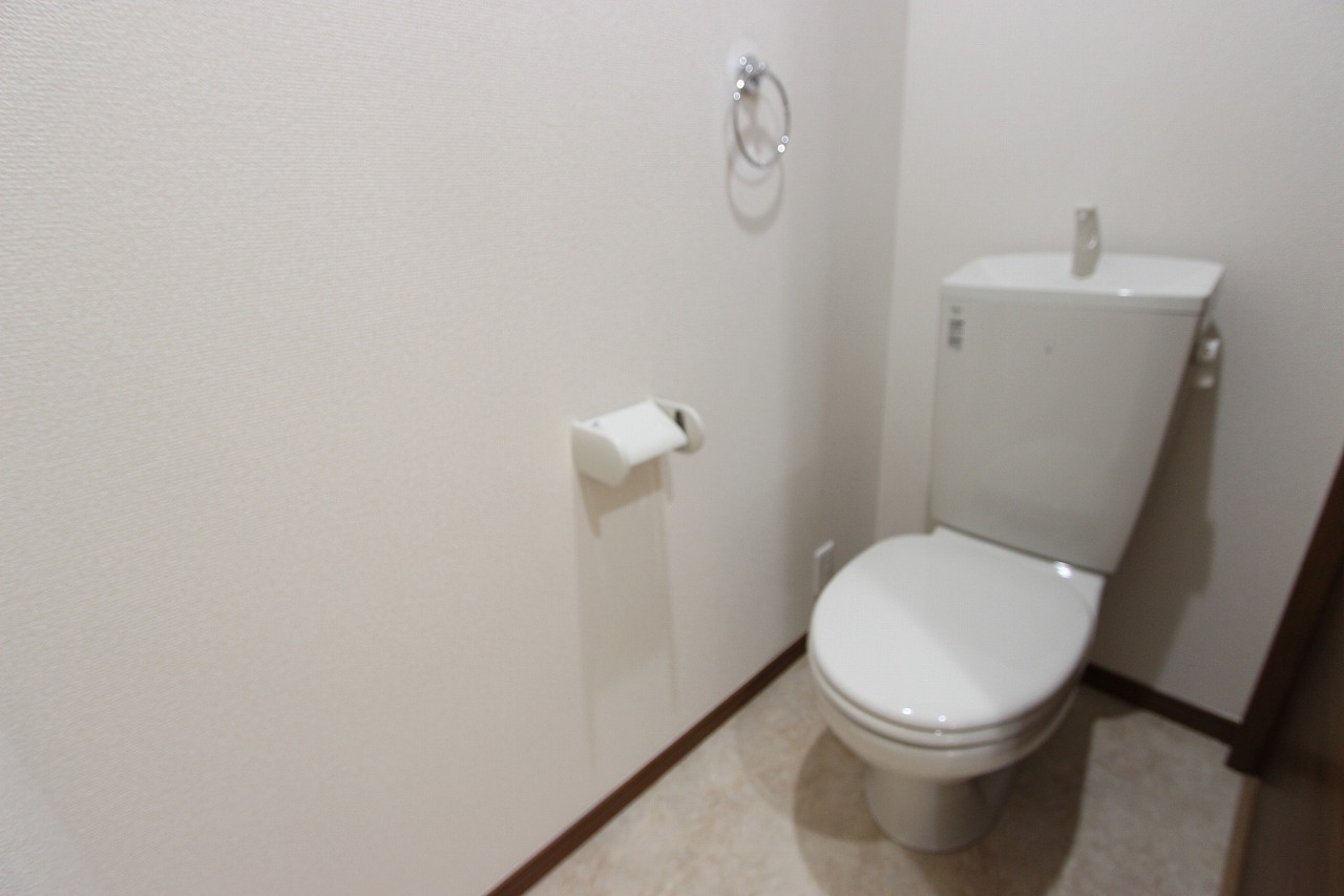 トイレ　写真はイメージです。色仕様は現況優先になります。