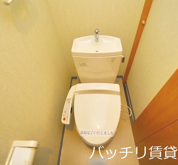 トイレ　別号室タイプの為、現状を優先致します。