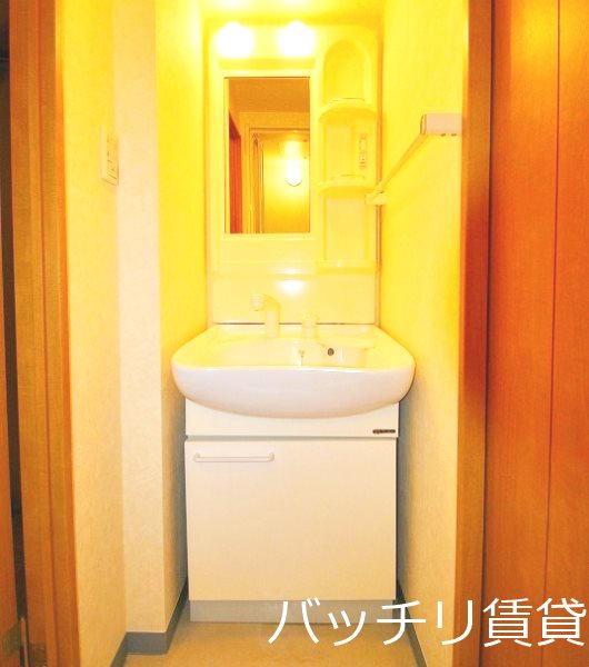 洗面設備　別号室タイプの為、現状を優先致します。