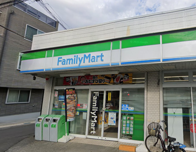 コンビニ　ファミリーマート（コンビニ）まで780m