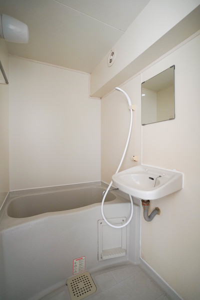 バス・シャワールーム　同じ建物の別の部屋