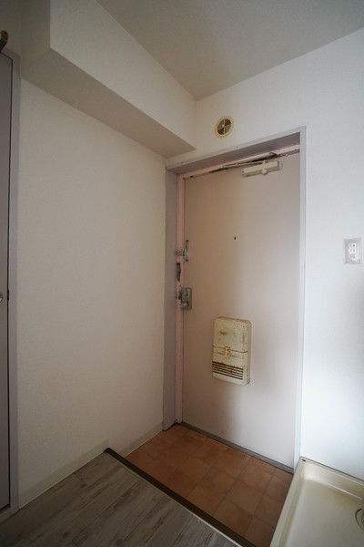 玄関　同じ建物の別の部屋