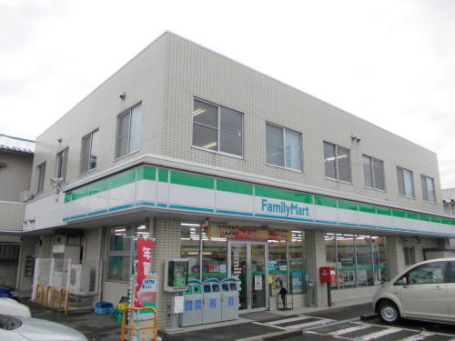 コンビニ　ファミリーマート 新田塚店（コンビニ）まで400m