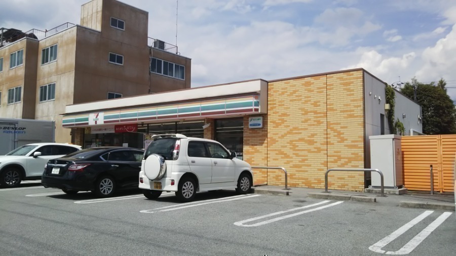 コンビニ　セフ?ンイレフ?ン  甲府青沼1丁目店（コンビニ）まで270m