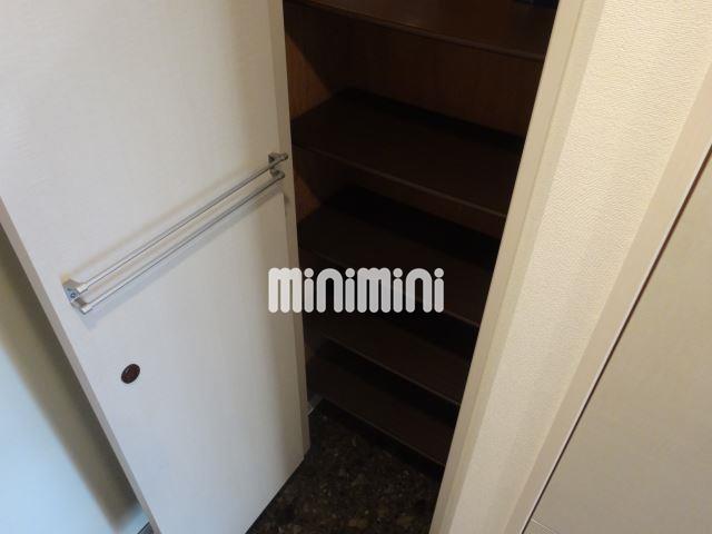 玄関　玄関シューズボックス