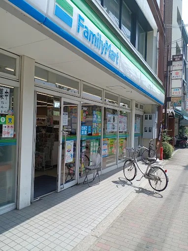 コンビニ　ファミリーマート 河原町丸太町店（コンビニ）まで210m