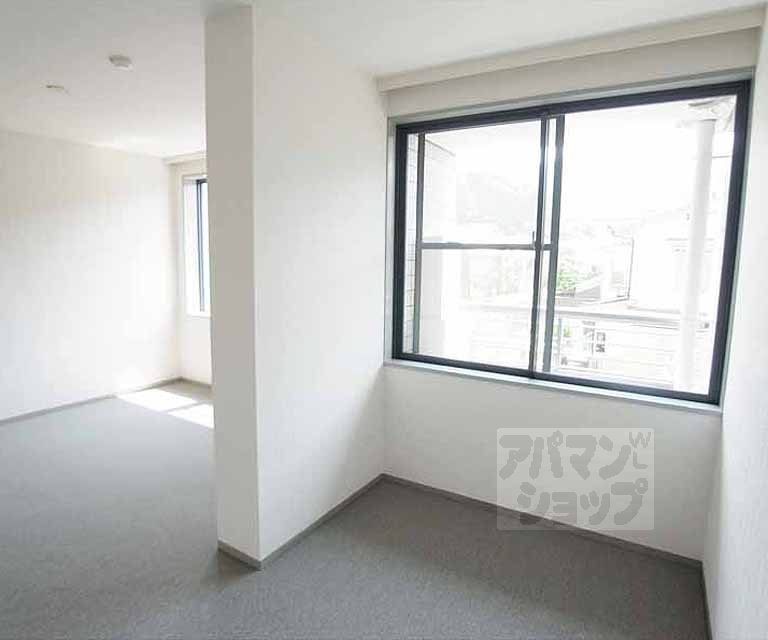 バルコニー　こちらのお部屋はバルコニも二つあります