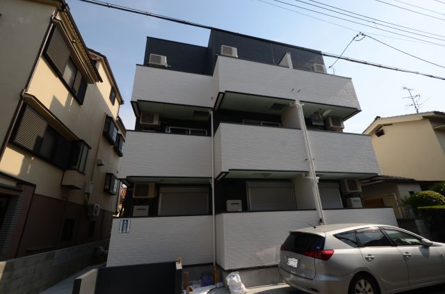 建物外観　モニター付きインターホンで安心♪