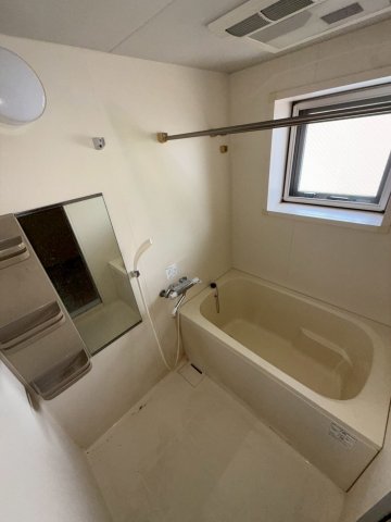 バス・シャワールーム　同物件別部屋写真