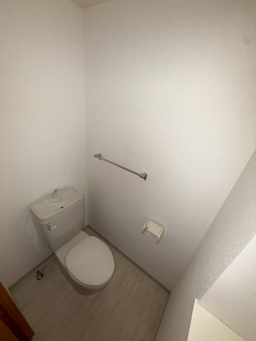 トイレ　同物件別部屋写真