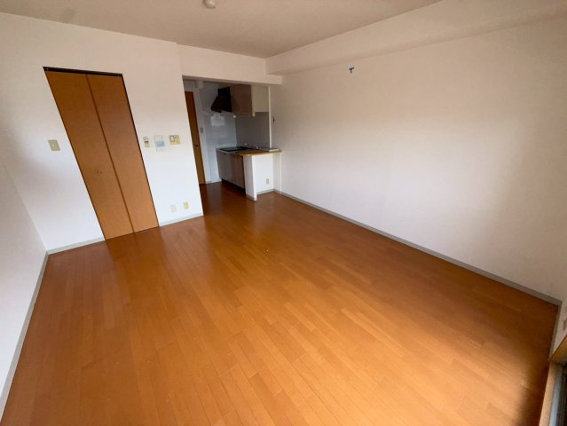 居室・リビング　同物件別部屋写真