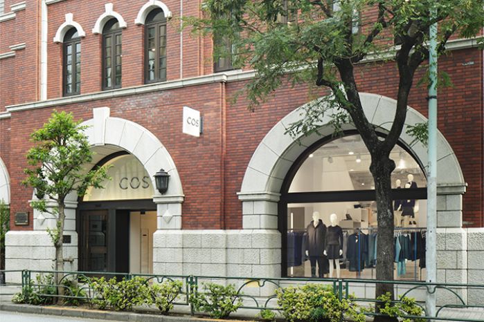 ショッピングセンター　COS青山店（ショッピングセンター）まで331m