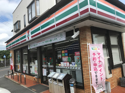 コンビニ　セブンイレブン 八幡高江店（コンビニ）まで877m