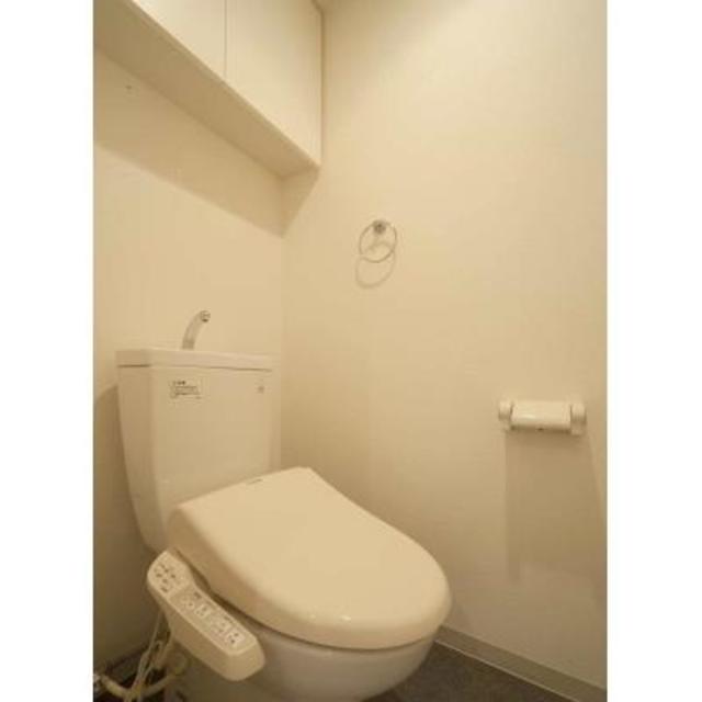 トイレ　※写真は同タイプ住戸です。