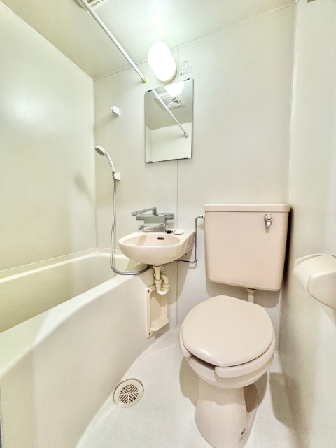 バス・シャワールーム　※他の部屋の写真撮なります